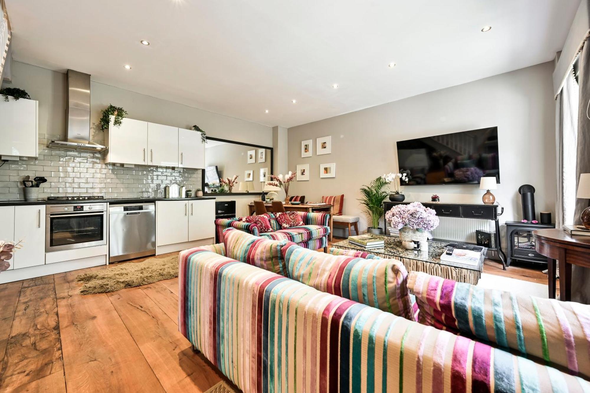 ロンドンMagnificent 2 Bed Hyde Park Mews Houseアパートメント エクステリア 写真