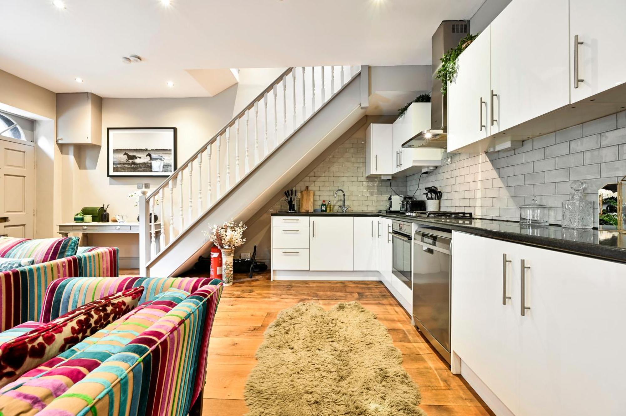 ロンドンMagnificent 2 Bed Hyde Park Mews Houseアパートメント エクステリア 写真