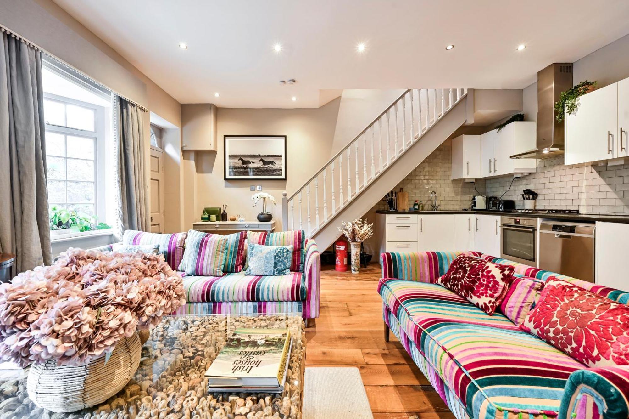 ロンドンMagnificent 2 Bed Hyde Park Mews Houseアパートメント エクステリア 写真