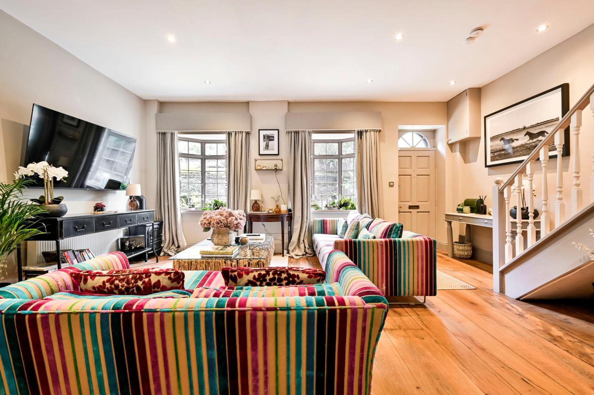 ロンドンMagnificent 2 Bed Hyde Park Mews Houseアパートメント エクステリア 写真