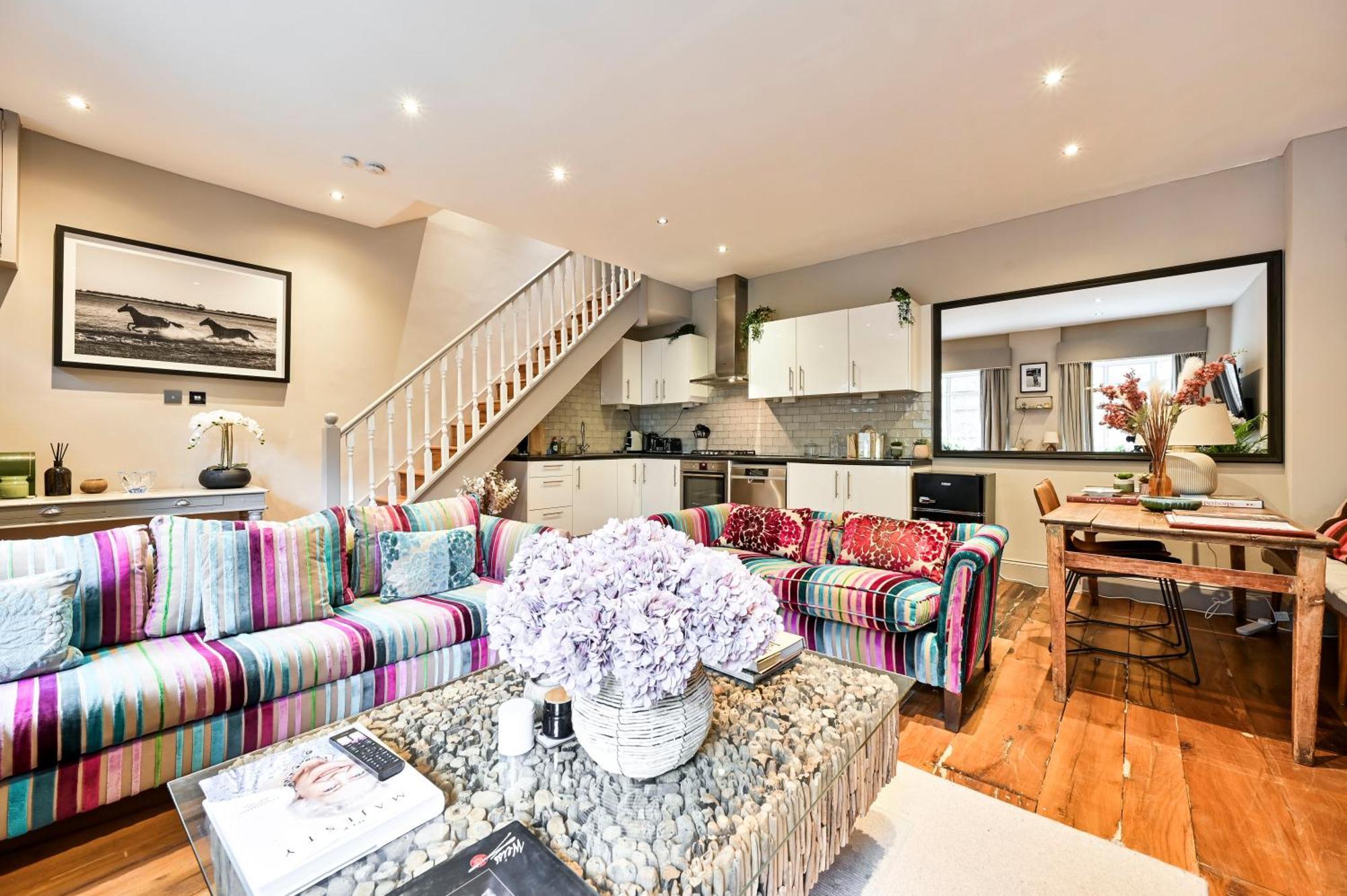 ロンドンMagnificent 2 Bed Hyde Park Mews Houseアパートメント エクステリア 写真