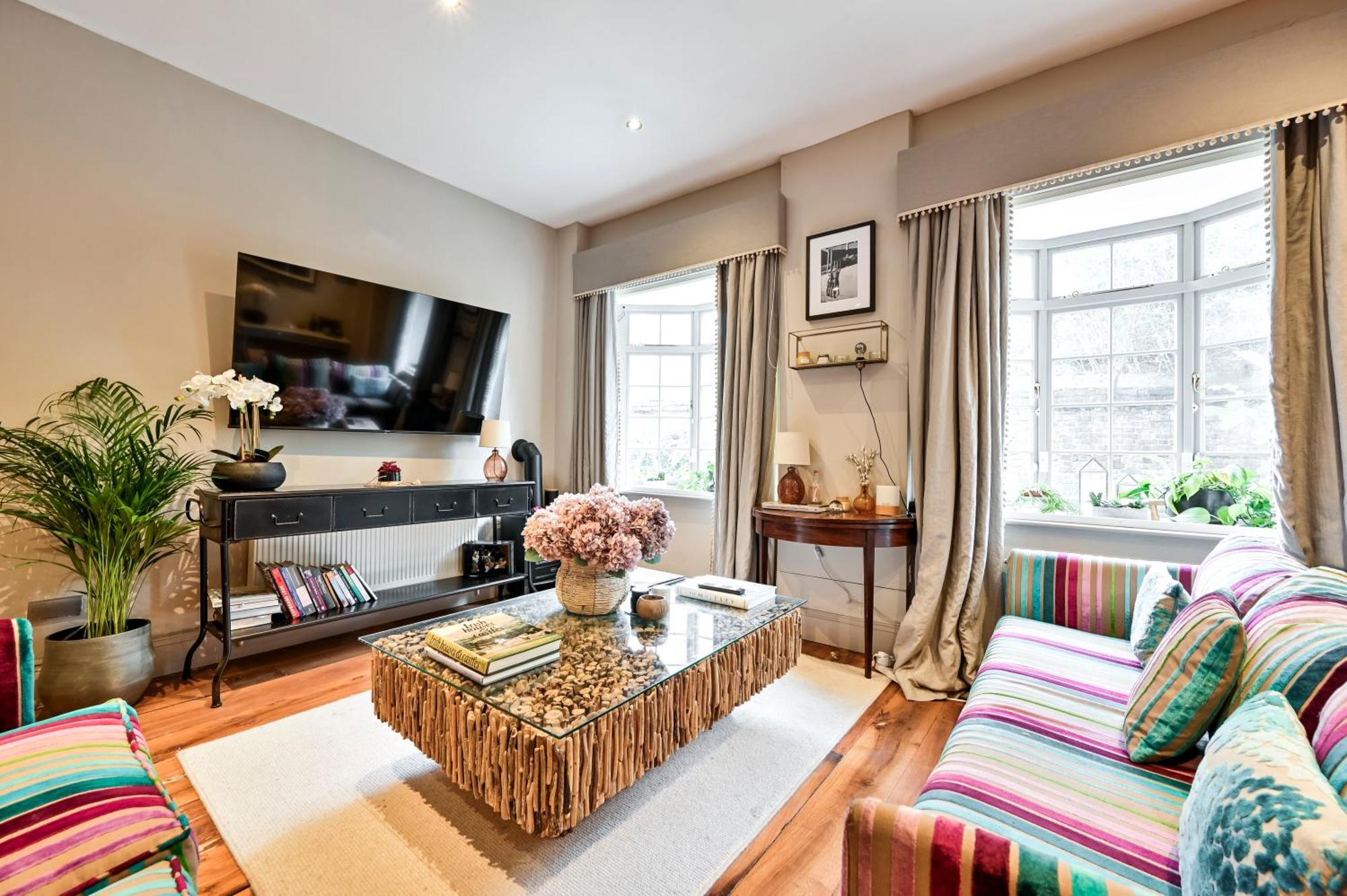 ロンドンMagnificent 2 Bed Hyde Park Mews Houseアパートメント エクステリア 写真